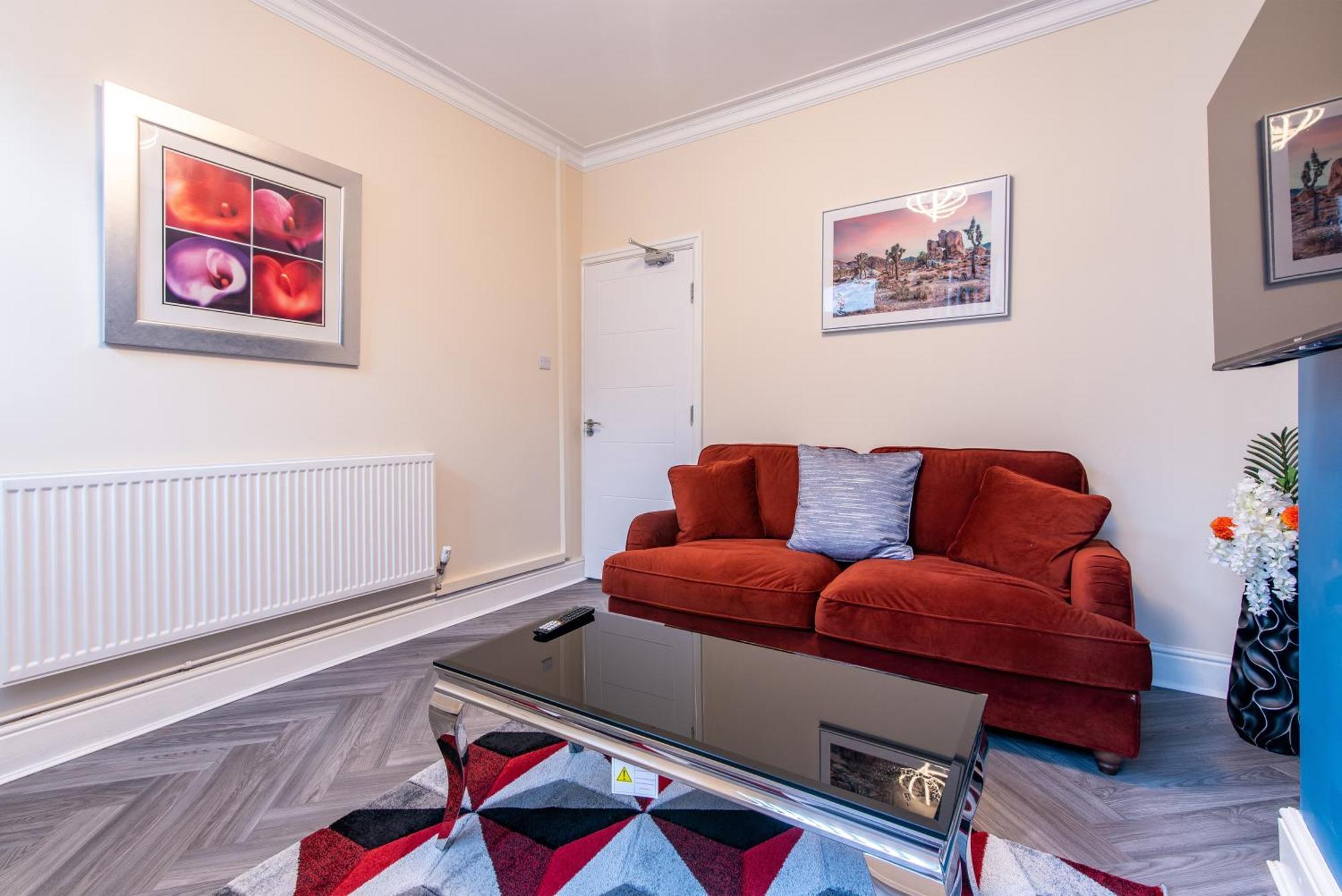 2 Bedroom House In The Heart Of * Leicester